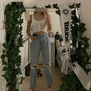 Hollister size 0 - s high waisted Mom Jeans NWT.